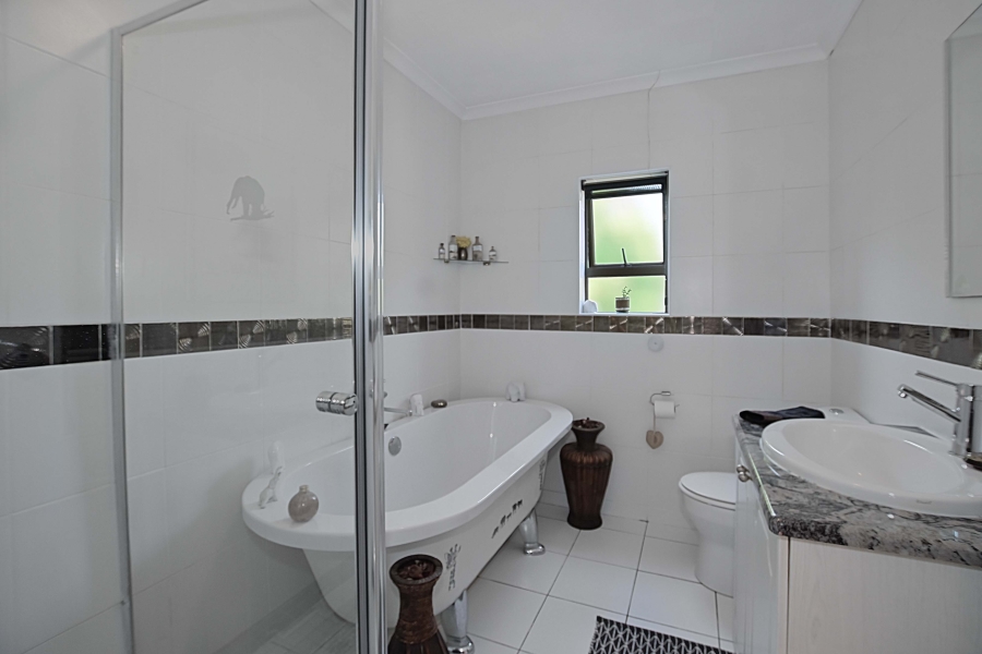7 Bedroom Property for Sale in Bloubergrant Western Cape